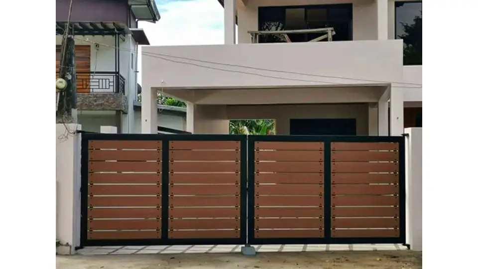 Two toned wooden gate