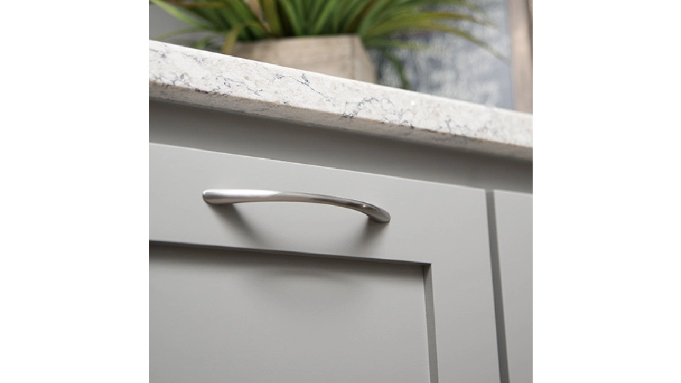 Simple c-type cabinet handle, white cabinet