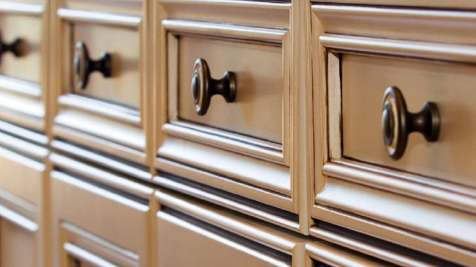 Polished cabinets, kitchen cabinet knobs