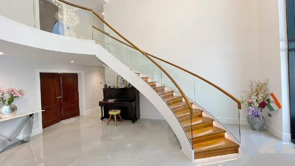 Curved stairs for home 