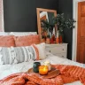 Autumn-inspired bedroom decor