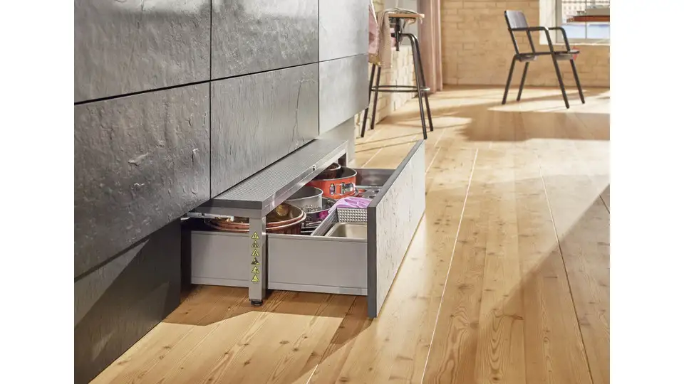 Blum plinth solution