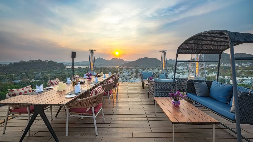 Parallel hotel deck made of western red cedar