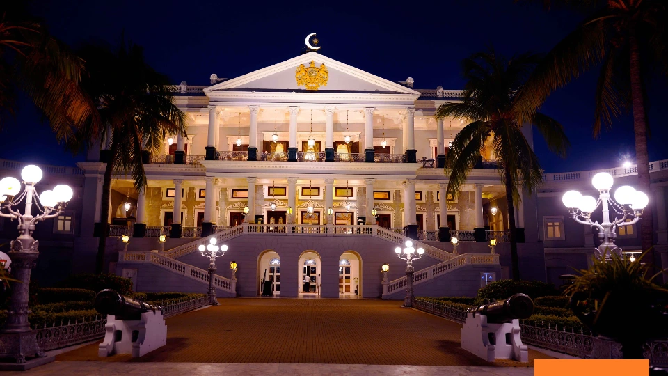 a beautiful palace with good lighting and rooms. there is a front pathway and open ground