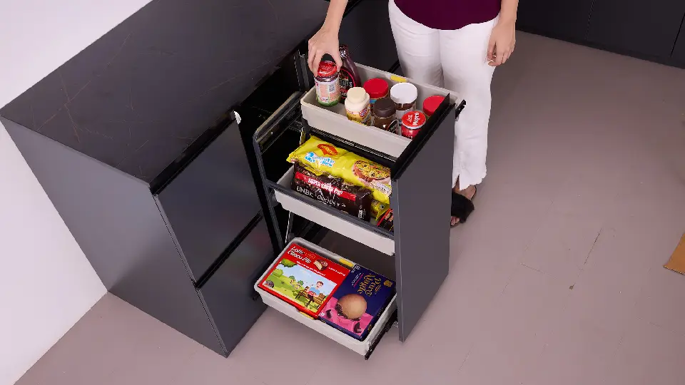 A smart & functional pantry unit for compact kitchen design