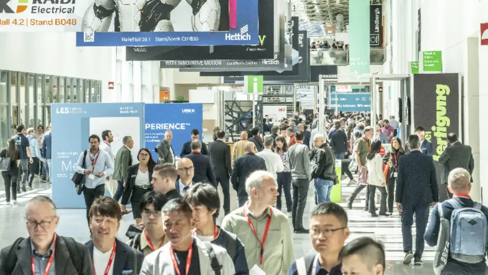 crowd at interzum