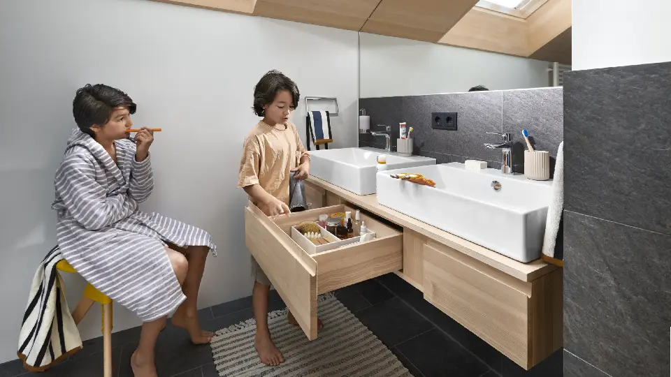 High-quality tandem runner by Blum, having sleek design