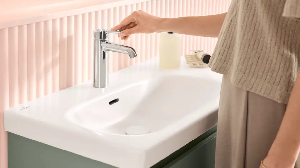 V&B taps & fittings, ceramic washbasin