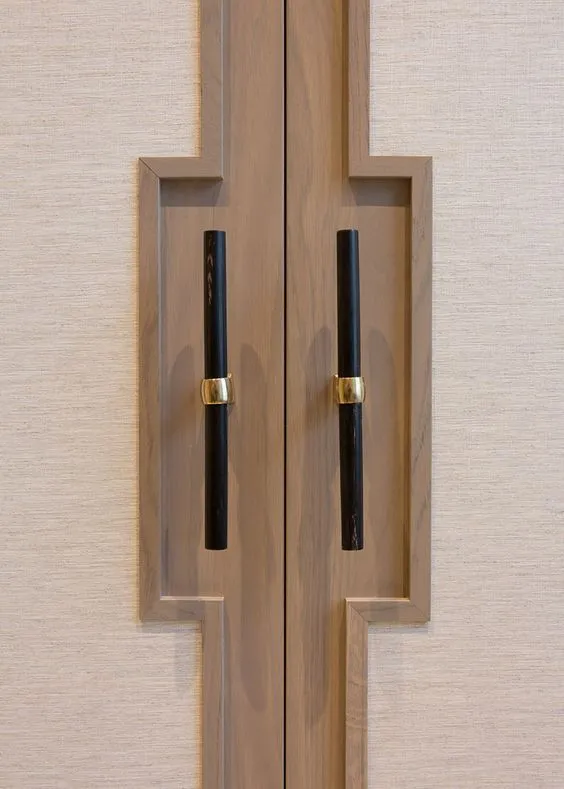 Black handles with a cream cupboard