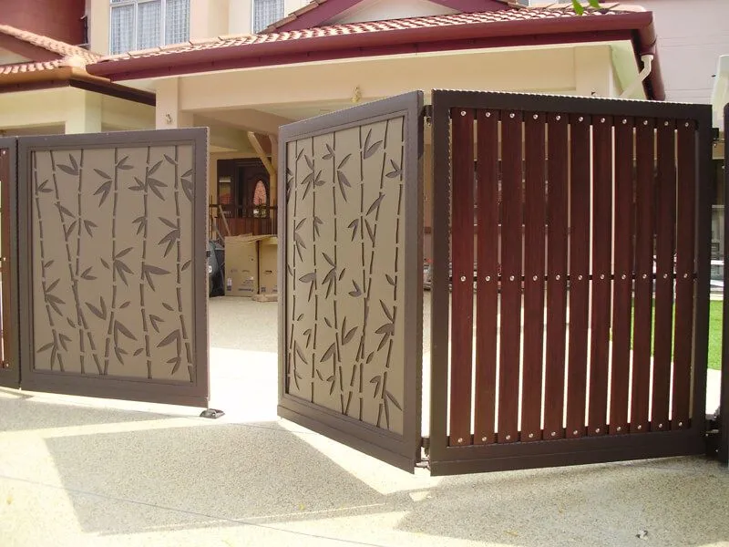 folding gate in brown and grey
