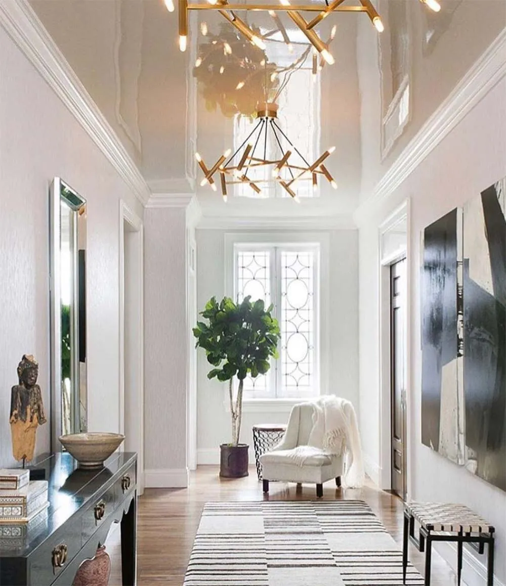 A glossy hallway ceiling with some beautifications.