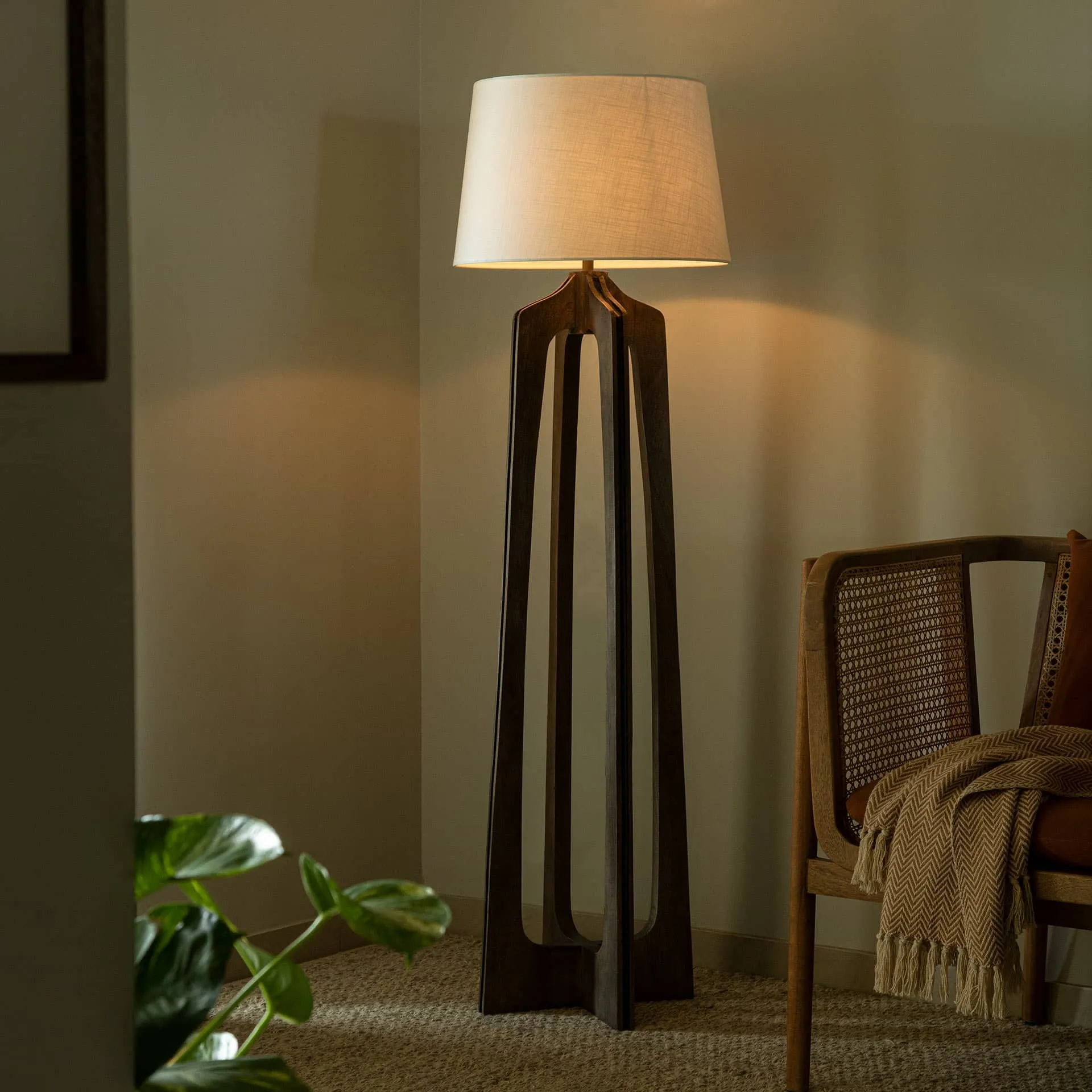 dual-tone s،light, with vintage touch, placed in a living room corner, indoor plant, wooden chair, uplighters floor lamps, available online