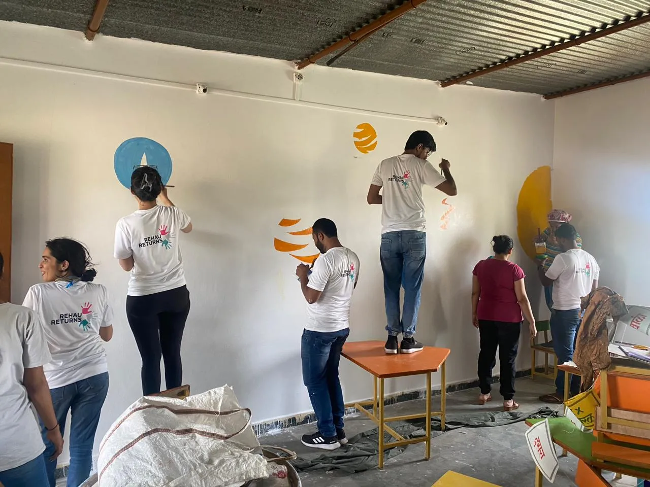 Astitva Pratishthan, REHAU volunteers revamp the classroom by painting the walls through CSR initiatives