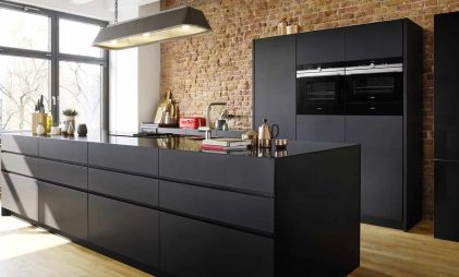 rustic-style modular kitchen with black countertop and built-in kitchen appliances (oven, microwave, refrigerator, hob, and chimney) by Siemens
